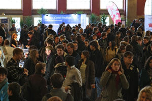 Studierenden über die Schulter schauen