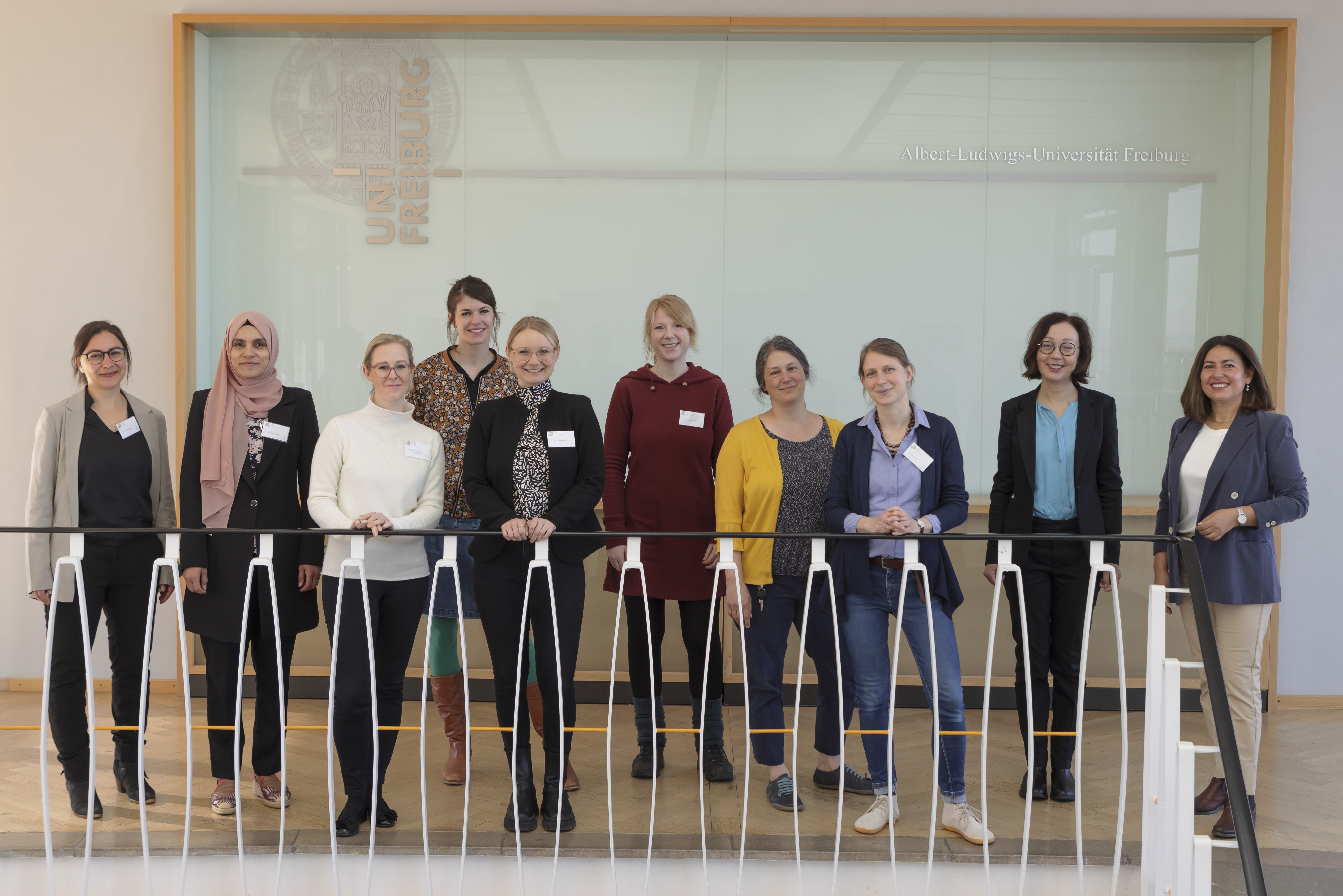 Teilmehmerinnen bei der Auftaktveranstaltung 2023 mit Prorektorin für Universitätskultur Prof. Dr. Sylvia Paletschek und Programmleiterin Mariana Vargas Ustares 