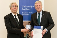 Universitätsmedaille für Hideyo Kunieda